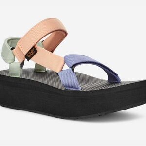 Teva Flatform Universal Sandal in Sherbet